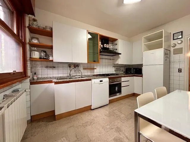 Cuisine - Villa with Garden in Forte Dei Marmi Centre