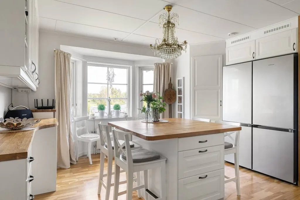 Cuisine - Classical Red Villa with Pool in Tillinge