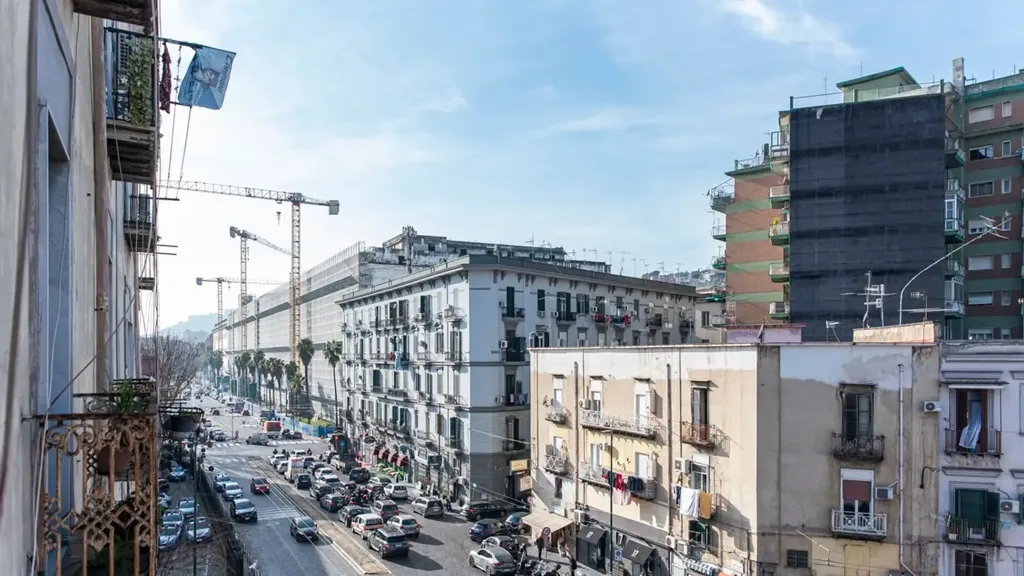 Rõdu - Bright Two-Bedroom Apartment in Naples