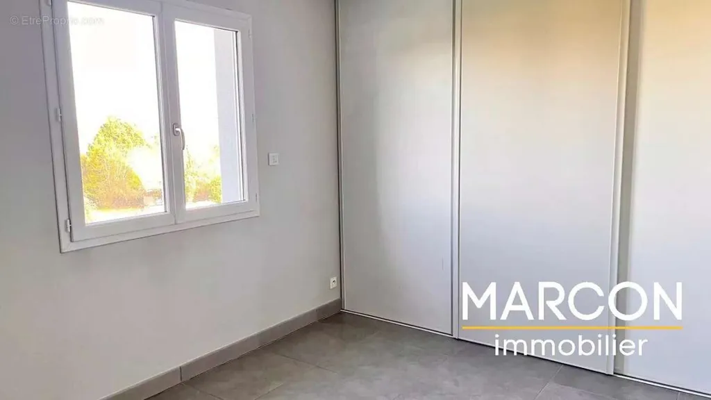 Toad - Professional Flat with Parking in Guéret