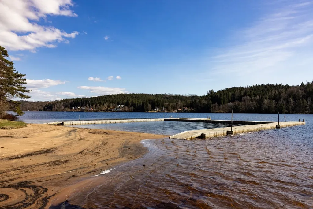Lakefront Plot with Cottage in Älvsåker