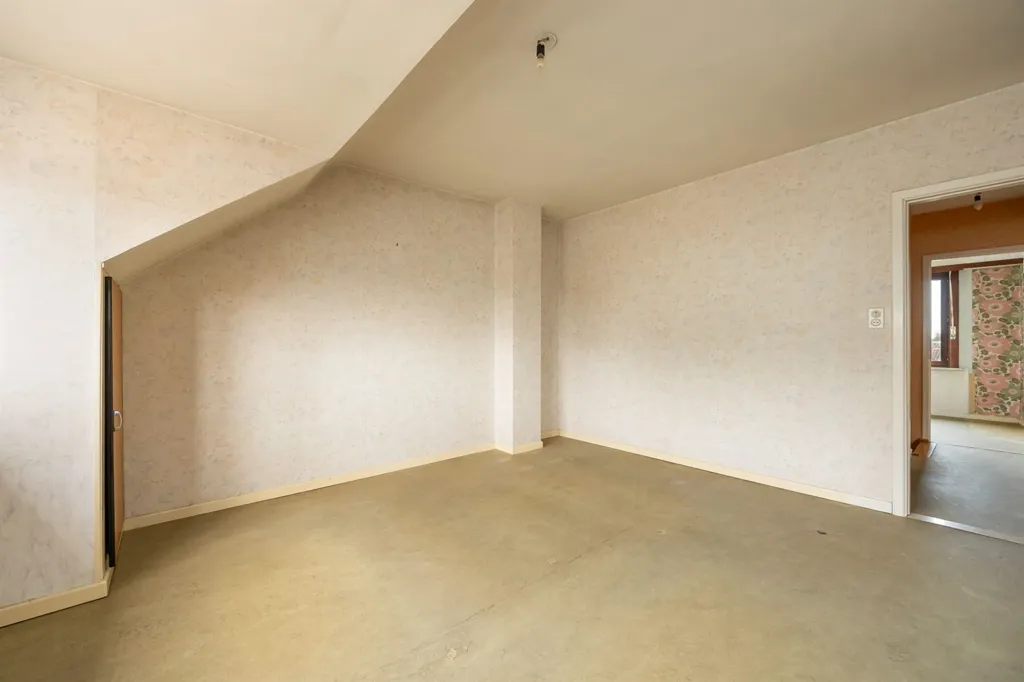 Pièces - Maison à Rénover avec Garage à Blaasveld