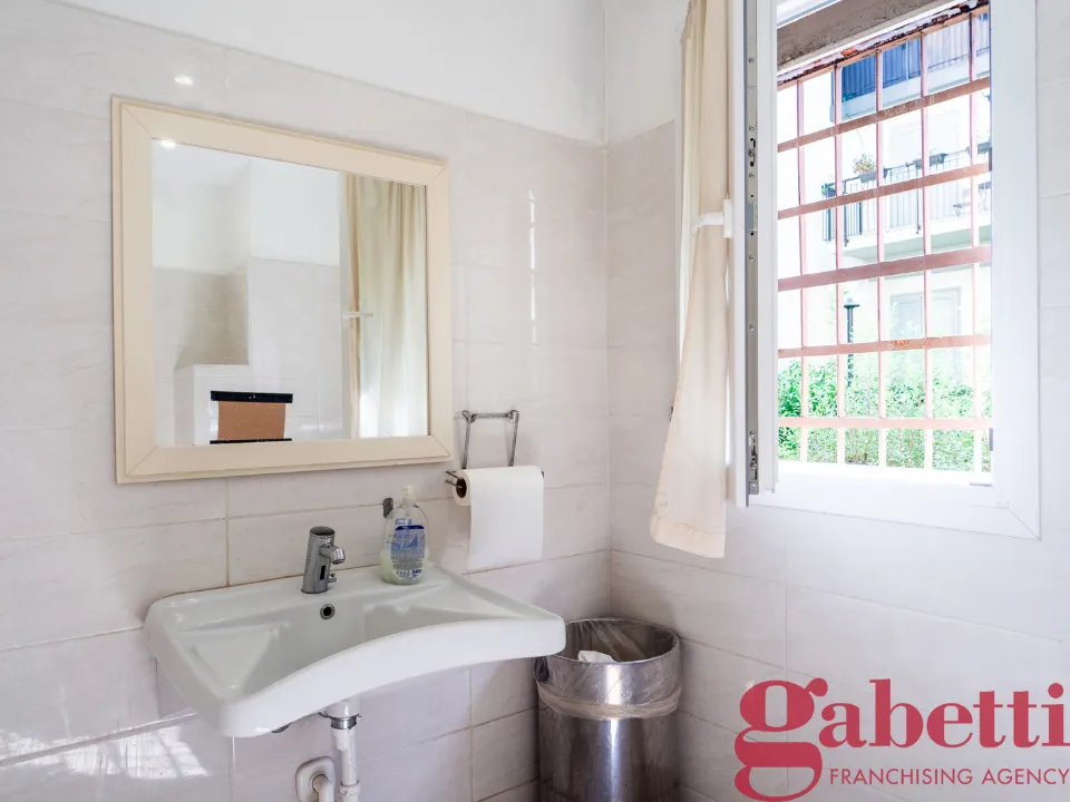 Bagni - Commercial Space with Bar in Milan