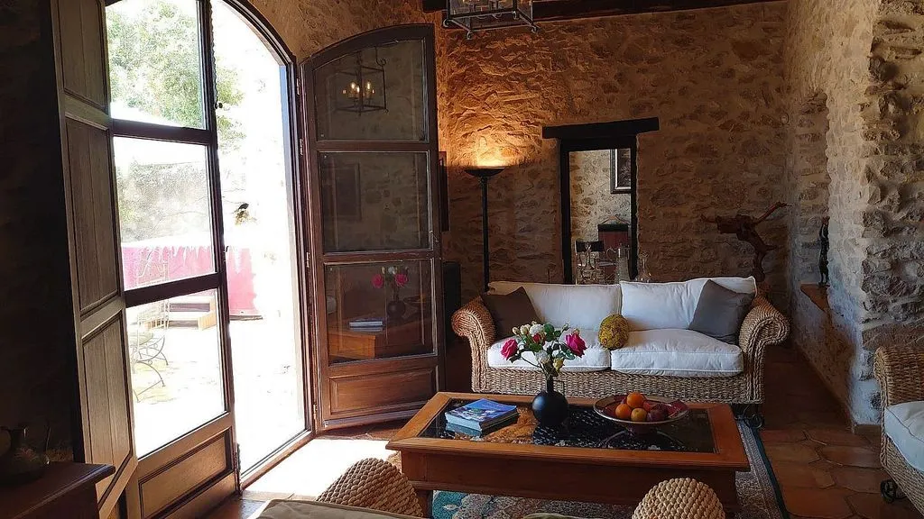 Elutuba - Rustic Chalet with Pool in Relleu