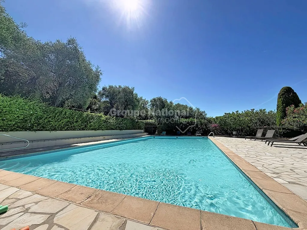 Piscine - Appartement avec Vue Mer et Piscine à Cannes