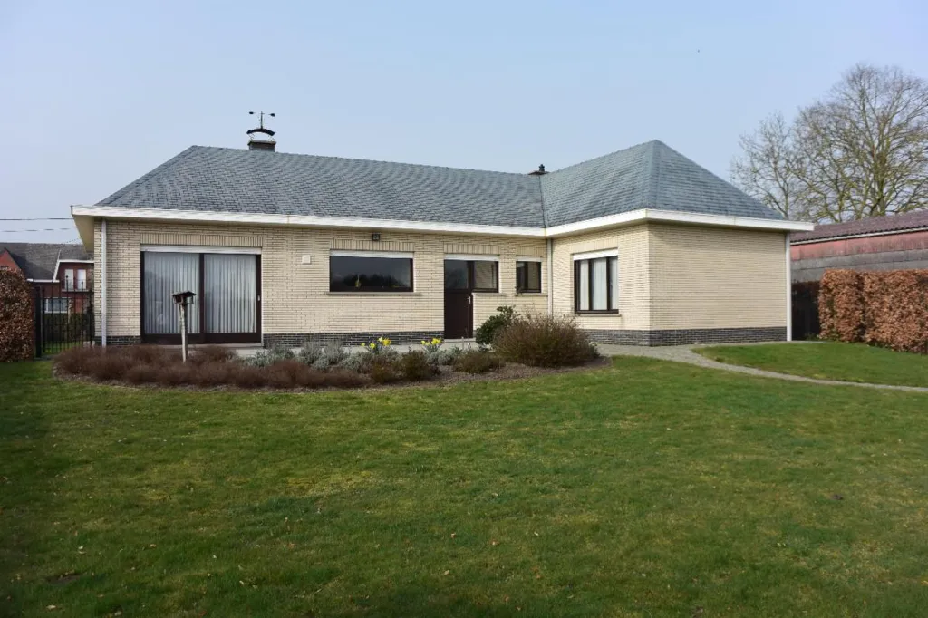Extérieur - Villa avec Terrasse et 4 Façades à Proximité