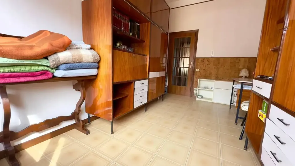 Chambres - Four-Bedroom Apartment with Balcony in Ancona