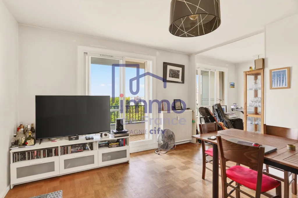 Soggiorno - Flat with Balcony in Caluire, Montessuy