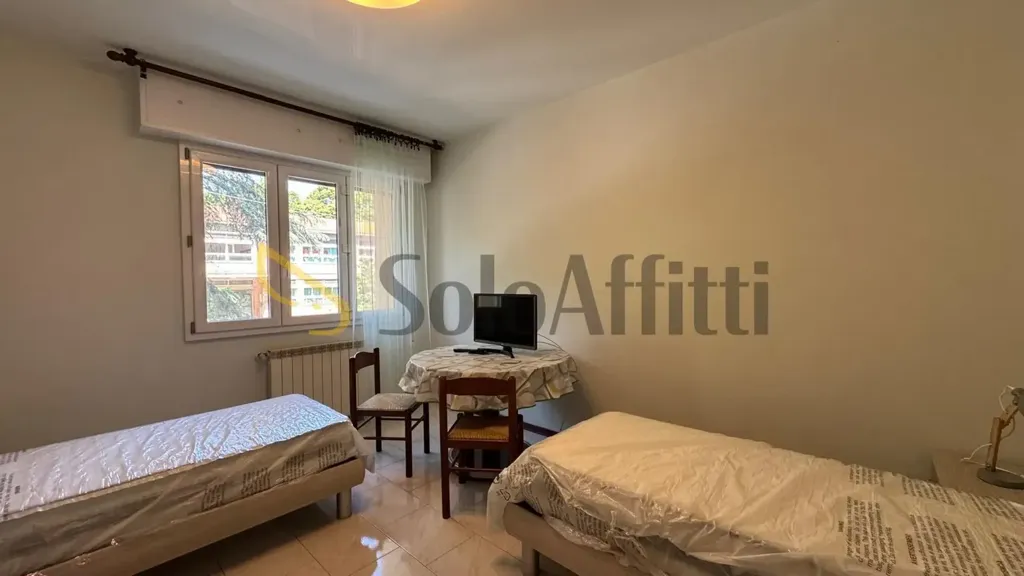 Chambres - 4-Bedroom Apartment in Quiet Area, Bologna