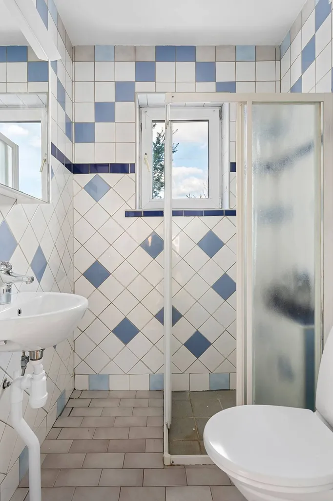 Salles de bain - Multi-Unit Property with Parking in Skurup