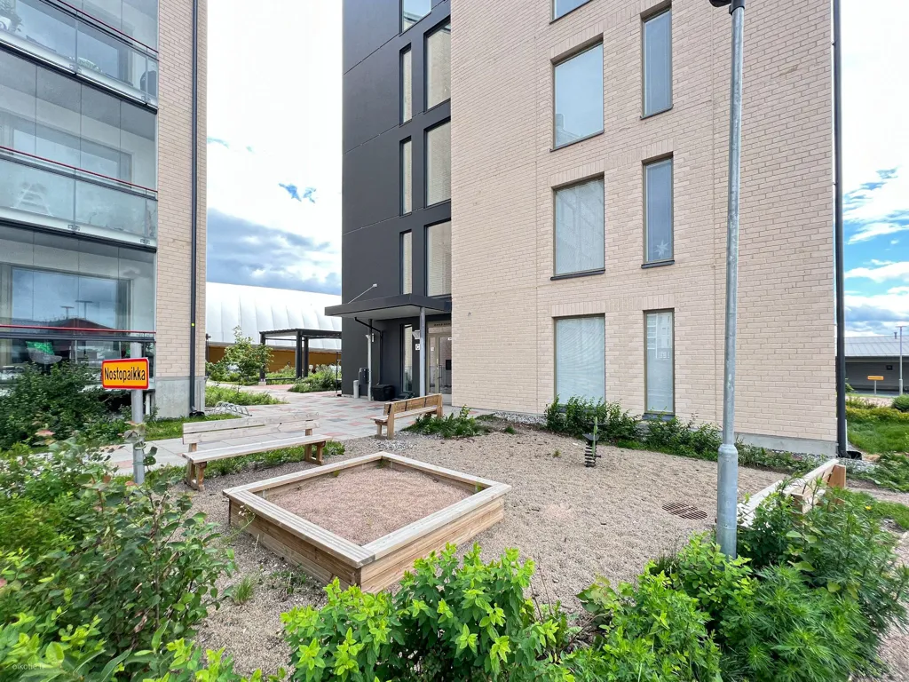 Jardin - Modern Corner Flat with Glass Balcony in Klaukkala