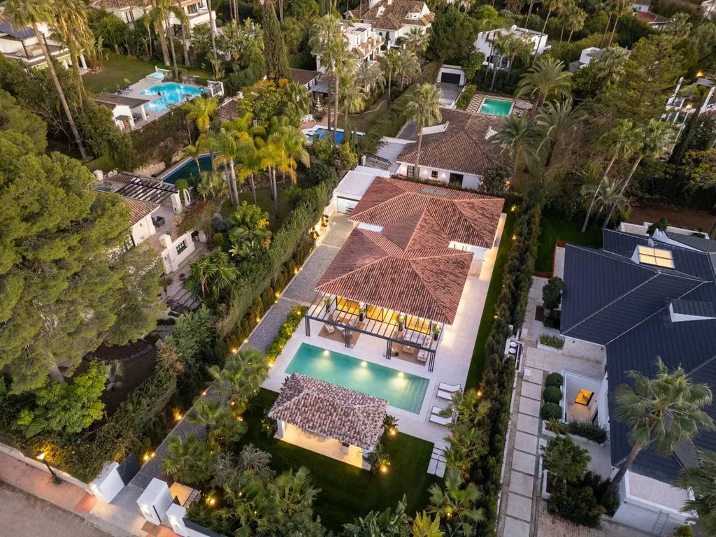 Õhuvaade - Contemporary Villa with Pool in Nueva Andalucia