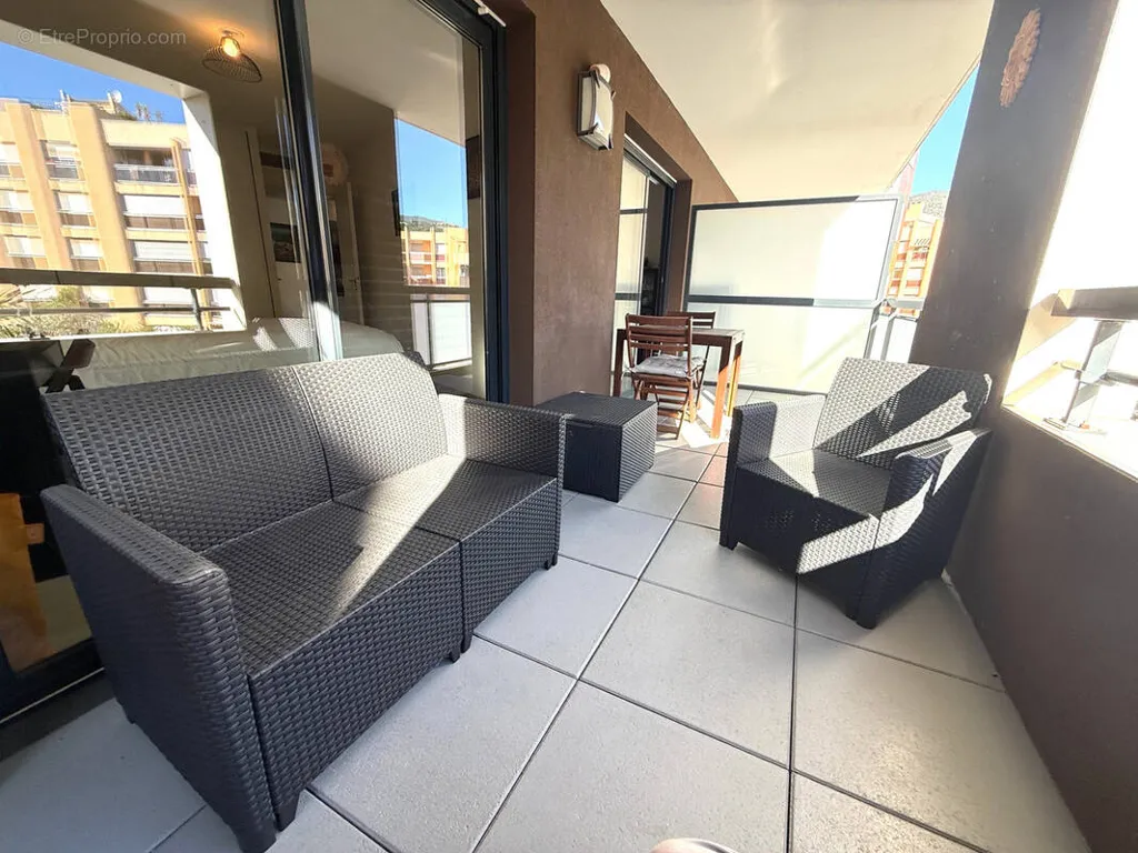 Balcon - Grand 2 Pièces avec Terrasse au Cœur de Cavalaire
