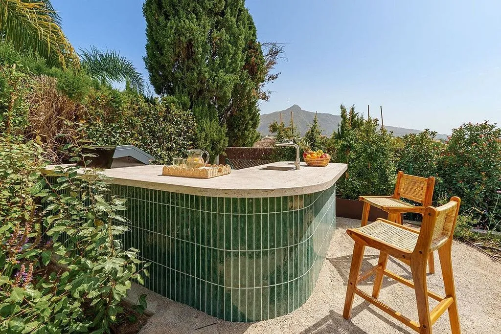 Terrass - Modern Villa with Pool in Nueva Andalucía