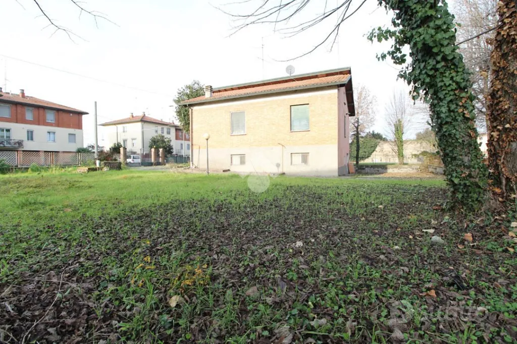 Aed - Buildable Plot with Garden in Montechiarugolo
