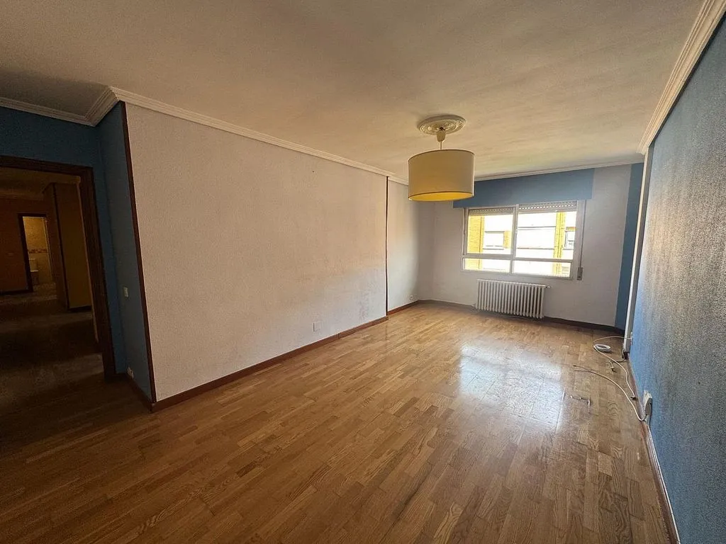 Toad - Spacious Apartment with Garage in Pajarillos