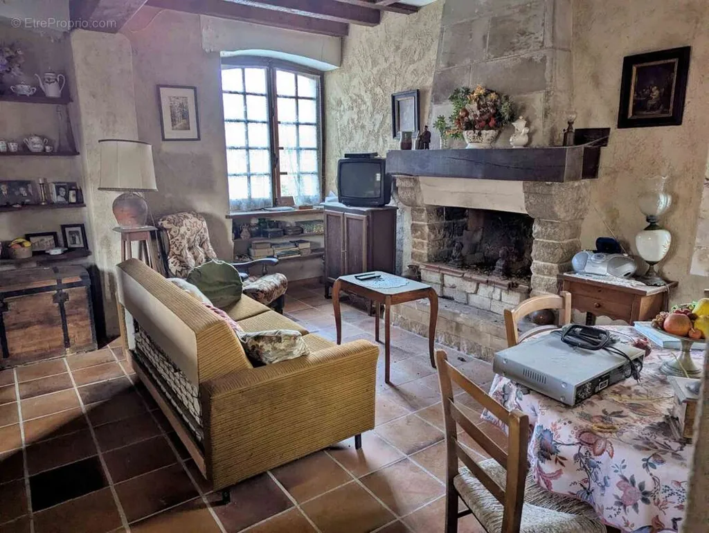 Elutuba - Traditional Stone House with Garden in Sementron