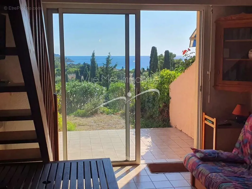Terrass - Studio with Sea View in Saint-Clair