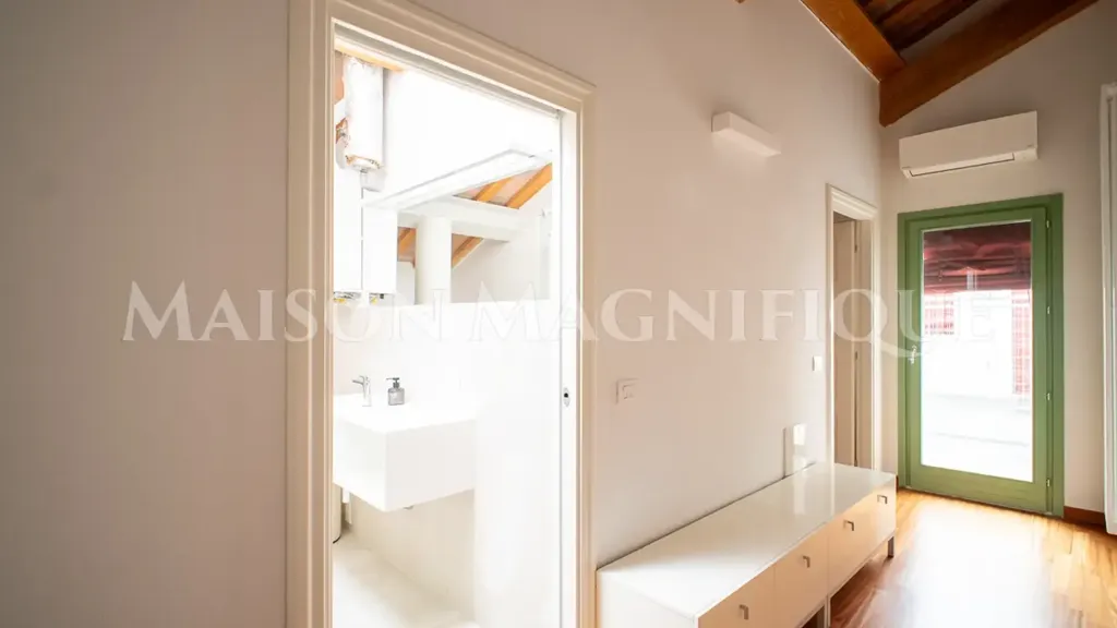 Esik - Renovated Flat with Courtyard in Ferrara