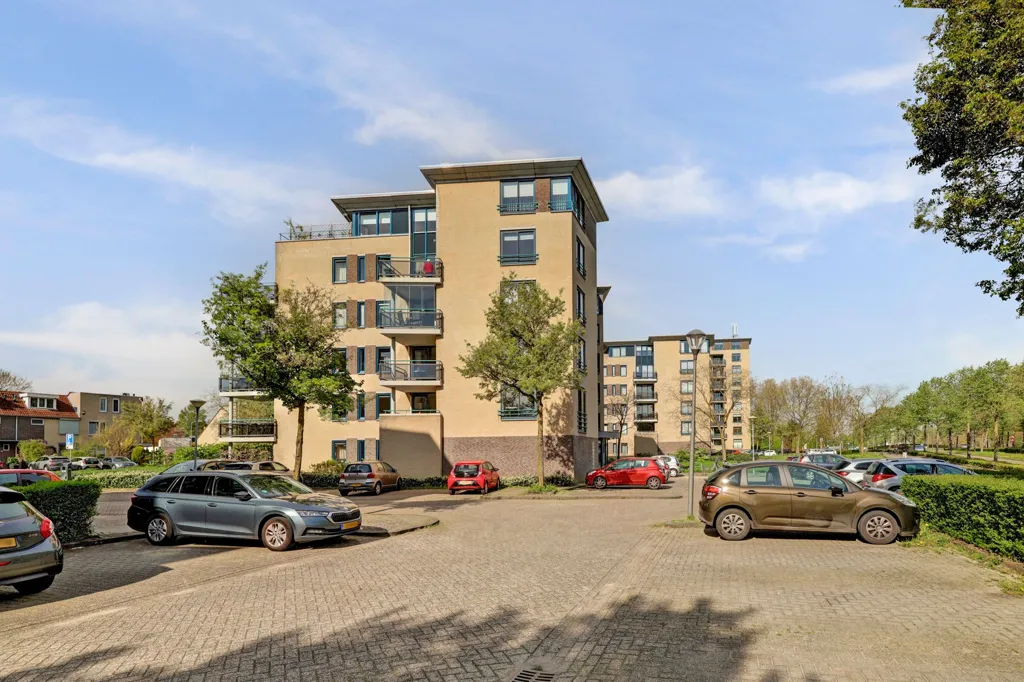 Esterno - Modernised 3-Bedroom Apartment with Balcony in Westerpark