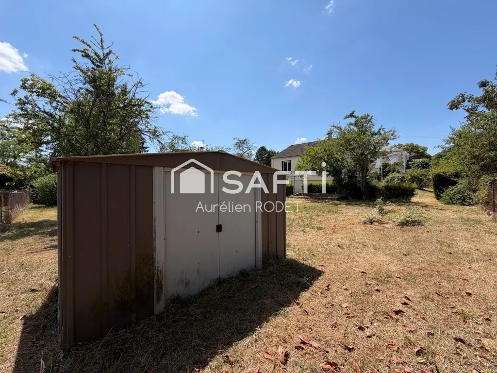 Aed - House with Garden in Maron