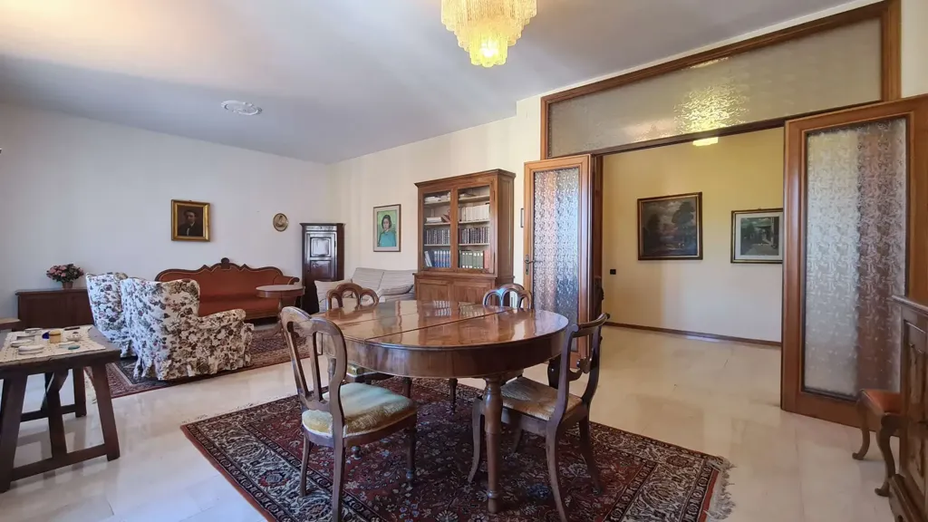 Salle à manger - Apartment with Balcony in Modena