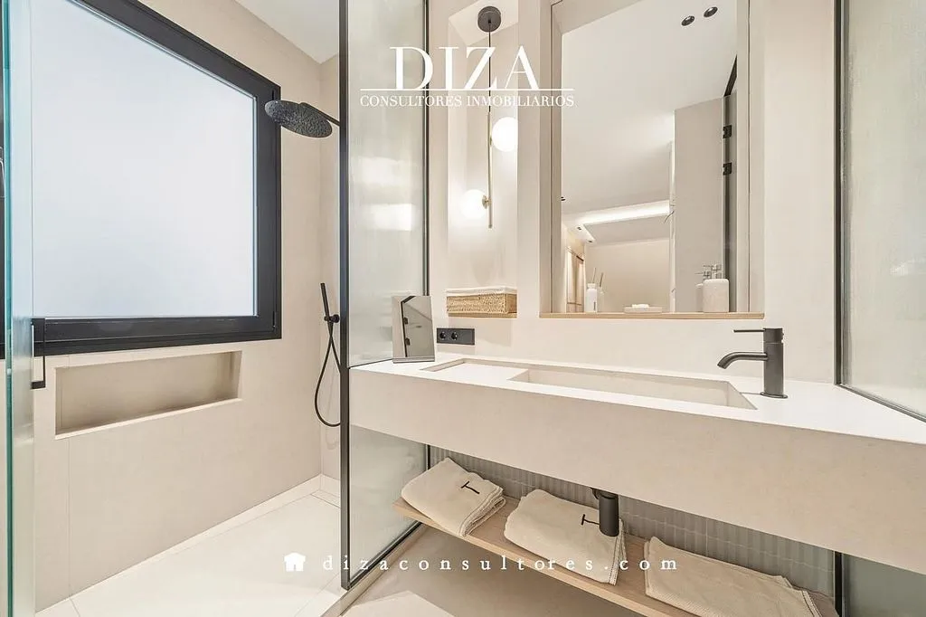 Salles de bain - Penthouse with Garden View in Salamanca