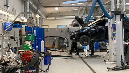 Garage - Workshop with High Ceilings in Hørsholm