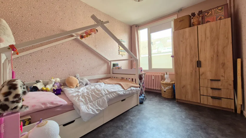 Magamistoad - Spacious 4-Piece Apartment with Parking in Lannoy