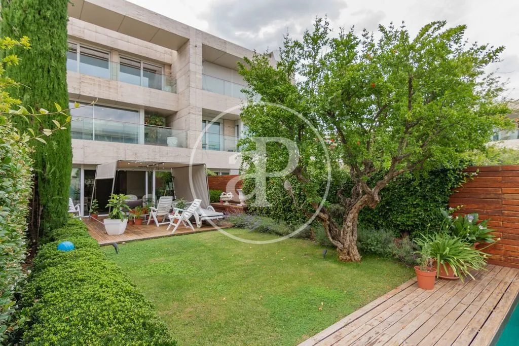 Bassein - Luxury Villa with Pool in Chamartin, Madrid