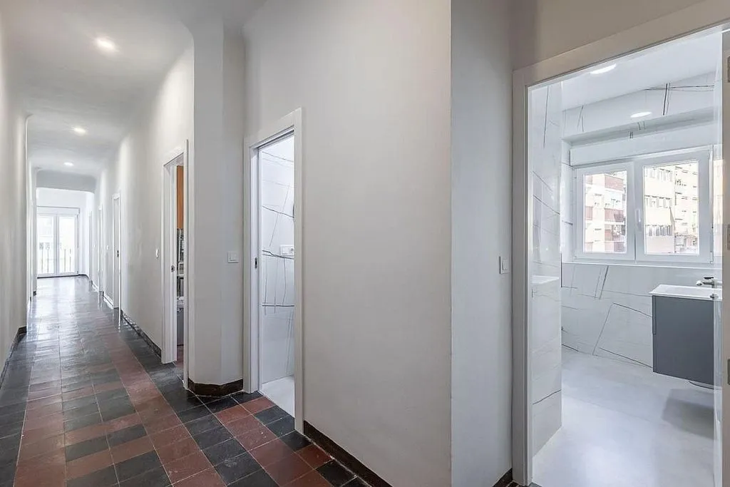 Esik - Renovated Flat with Urban Views in Granada