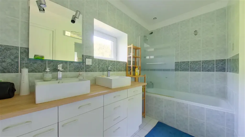 Salles de bain - Maison de Maître avec Piscine à Avanton