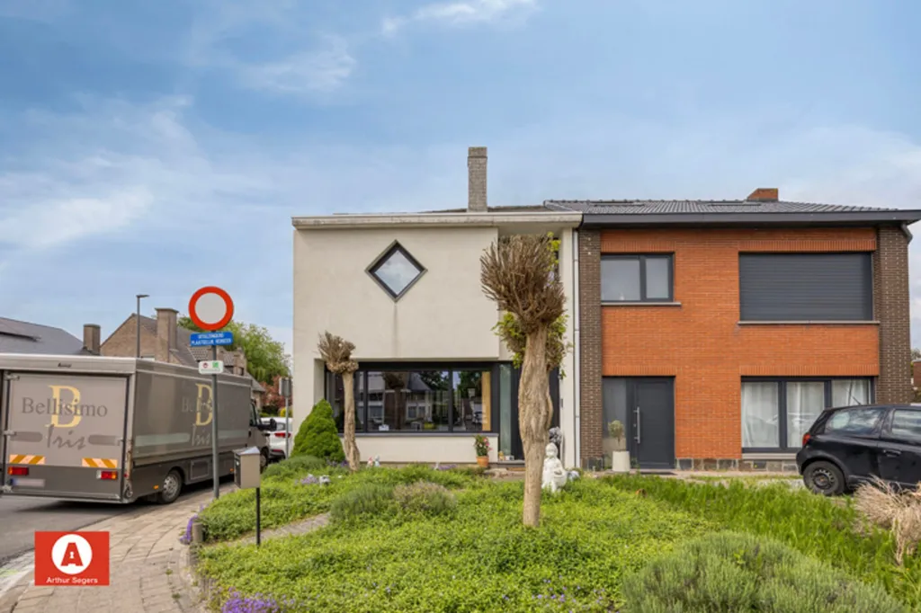 Välivaade - Energy-Efficient Half-Open Building in Peizegem