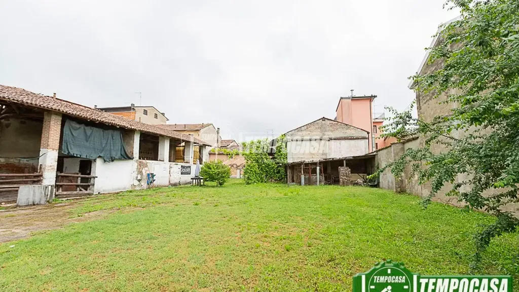 Aed - Rustic Cottages to Renovate in Guardamiglio