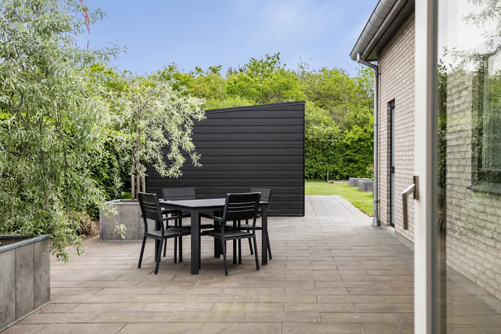 Terrasse - Modern Villa with Large Garden in Aabybro