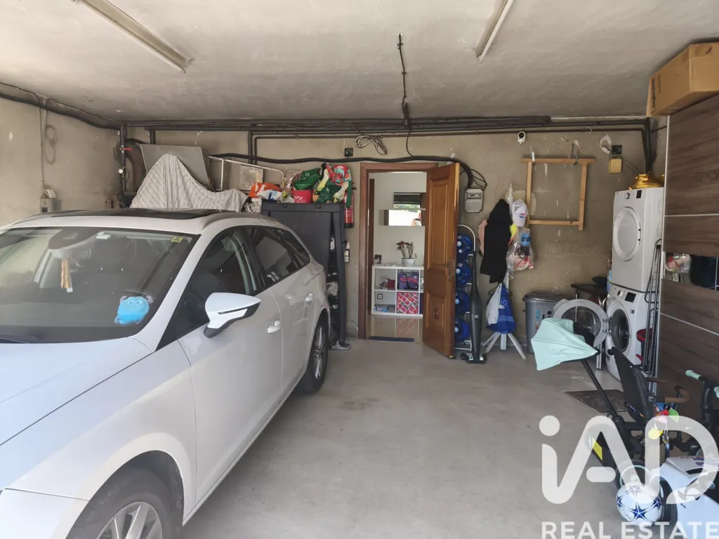 Garage - House with Pool in Nou Vendrell