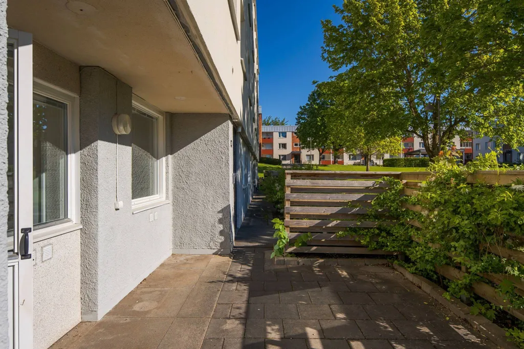 Esik - Bright Apartment with Terrace in Skövde