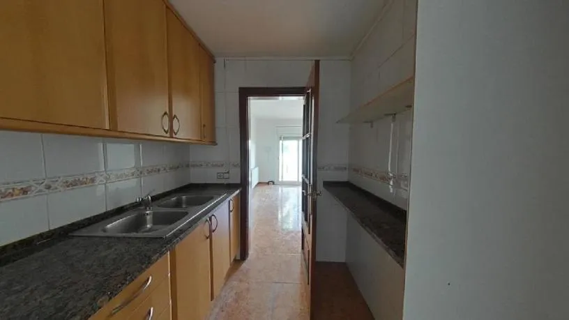 Cuisine - Family-orientated Flat with Balcony in Mataró