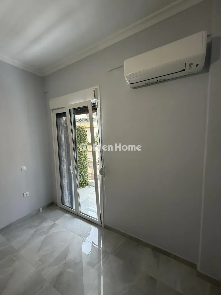 Rooms - Bright Apartment with Balcony in Varvakeios Square
