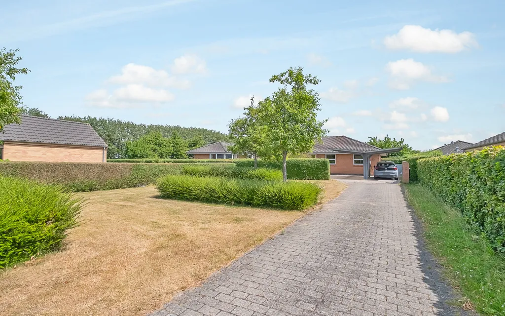 Välivaade - Spacious Villa with Garden in Skæring
