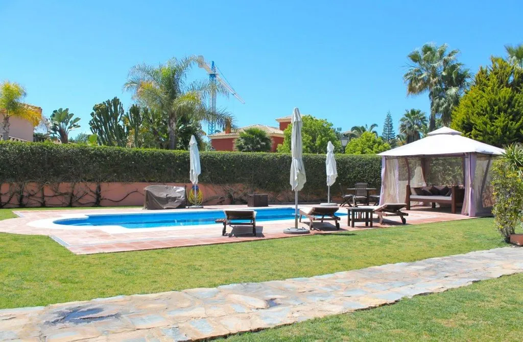 Piscine - Andalusian Villa with Pool in Estepona