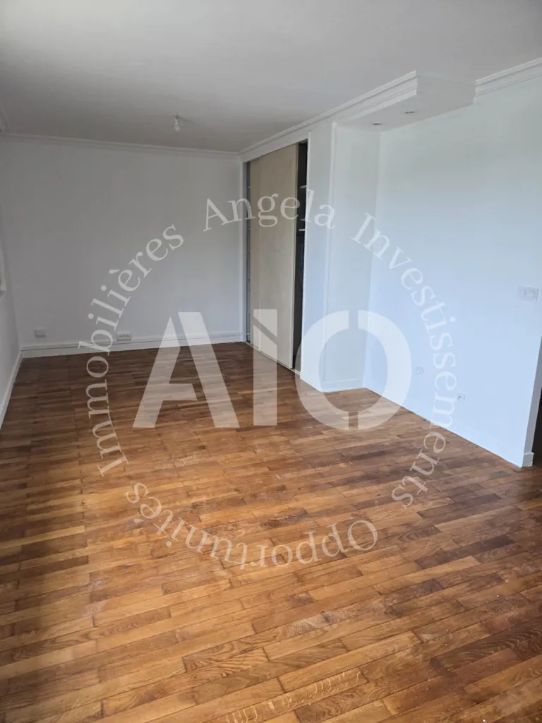 Elutuba - 4-Piece Apartment with Balcony in Lyon 9th
