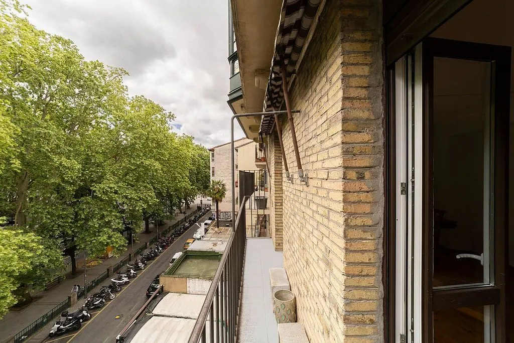 Balcon - Furnished Flat with Balcony in Pamplona