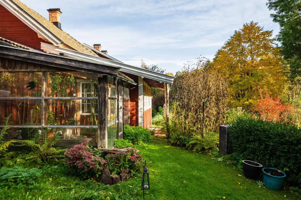 Jardin - Generations Home with Multiple Buildings in Ödeshög