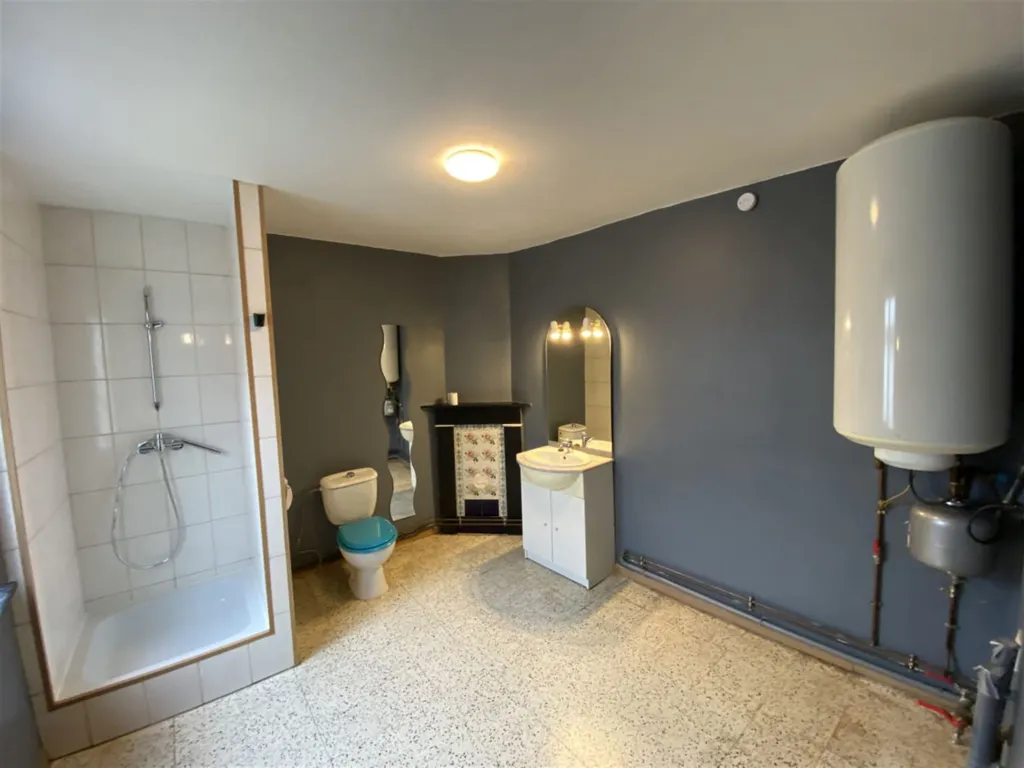 Salles de bain - Maison Mitoyenne avec Jardin à Basècles