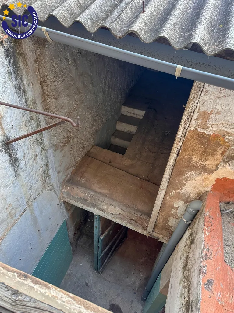 Pièces - Three-Storey House for Restoration in Castellón Centre