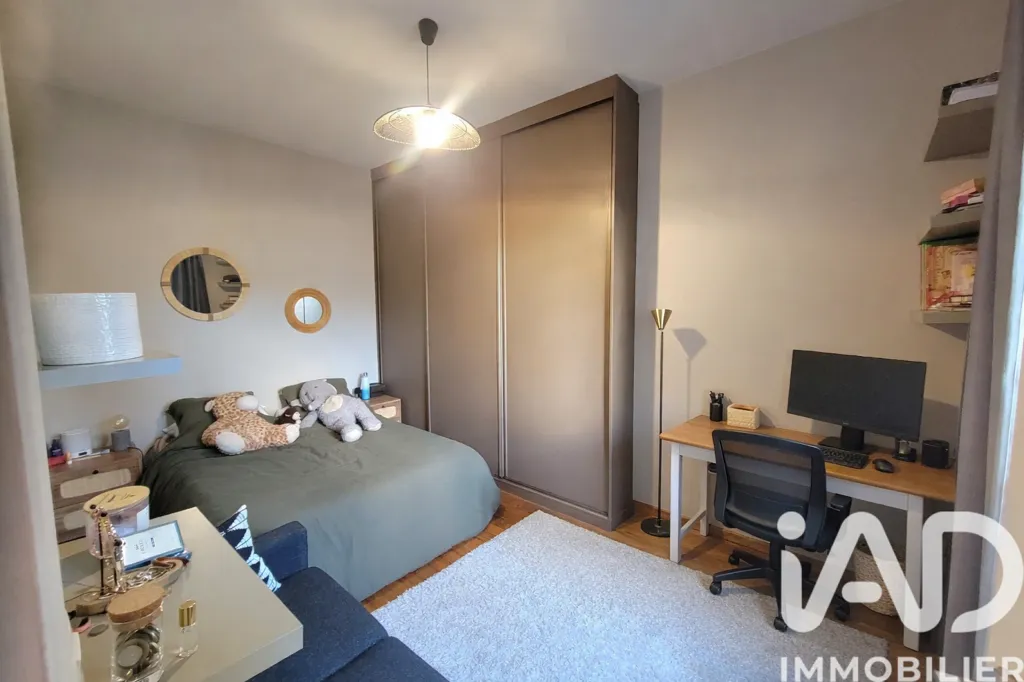 Magamistoad - Bright 2-Bedroom Parisian Flat with Courtyard