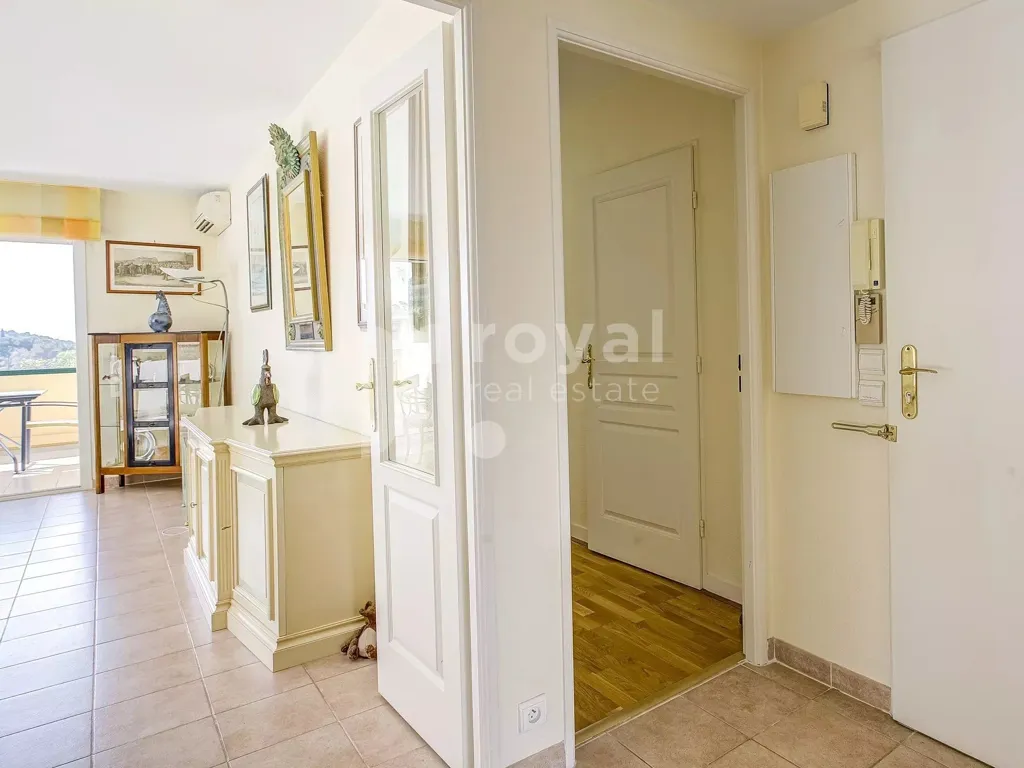 Esik - Apartment with Golf View in Royal Mougins Golf