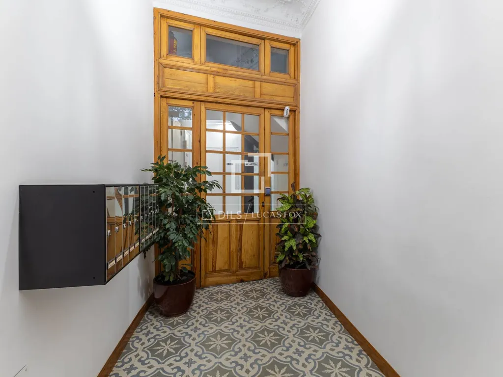 Esik - Exterior Apartment with Balconies in Madrid