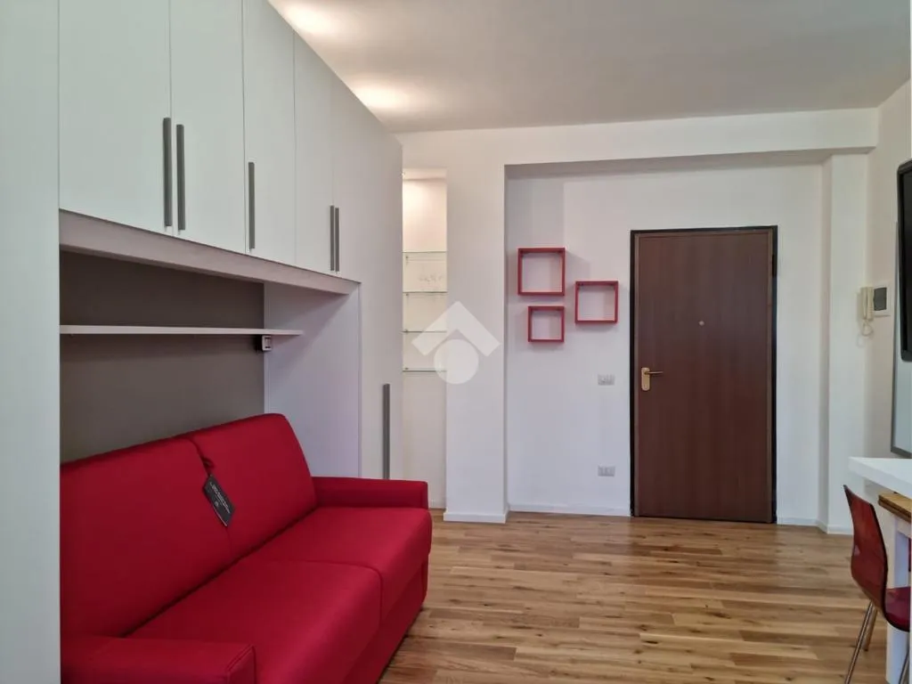Elutuba - Fully Furnished Studio with Balcony in Milan